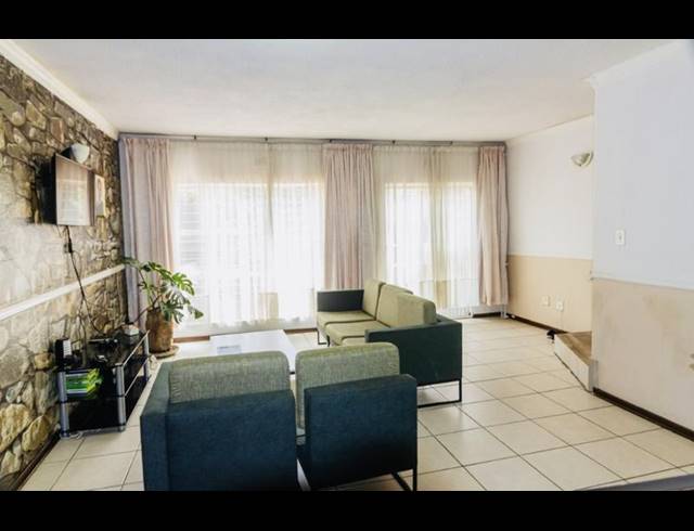 3 BEDROOM TOWNHOUSE FOR SALE IN BEDFORD GARDENS